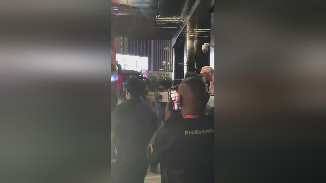 曼聯(lián)球員啟程亞洲行，抵達(dá)吉隆坡受當(dāng)?shù)厍蛎詿崃覛g迎