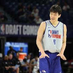 公?；蛴?5號簽選楊瀚森 比喻像約基奇與申京般崛起