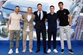 阿隆索率隊(duì)亮相伯納烏，教練團(tuán)隊(duì)悉數(shù)曝光