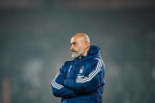 努諾：感謝球員們?nèi)橥度氲母冻觯F(xiàn)在談?wù)撐业娜チ舨⒉缓线m