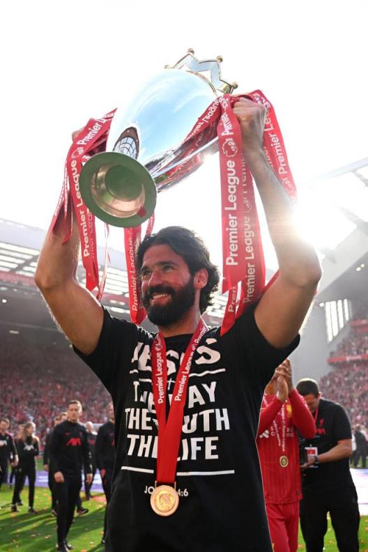 阿利松：球迷是俱樂部的核心，能在他們面前慶祝是最棒的時(shí)刻