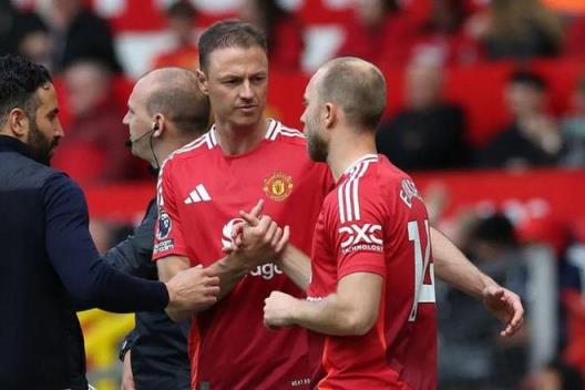 曼聯(lián)收官戰(zhàn)2-0勝球，3名老將正式離隊(duì)