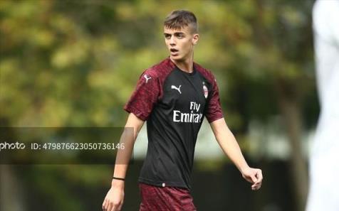 AC米蘭的噩夢(mèng)！23歲小馬爾蒂尼雙響炮，現(xiàn)場(chǎng)視角太絲滑