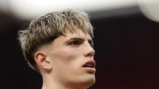 曼聯(lián)啟程前往亞洲踢商業(yè)賽，加納喬仍隨隊(duì)出征