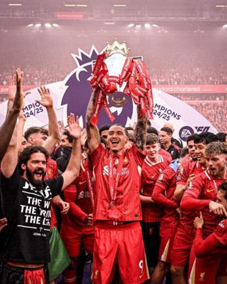 努涅斯社交媒體發(fā)布奪冠慶賀照片與家人共度歡樂時光