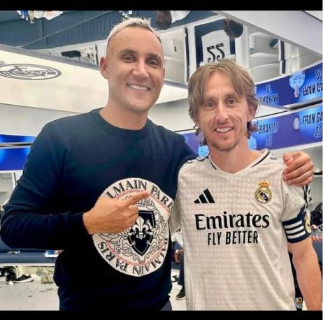 老友相聚！納瓦斯發(fā)布合照致敬莫德里奇：傳奇