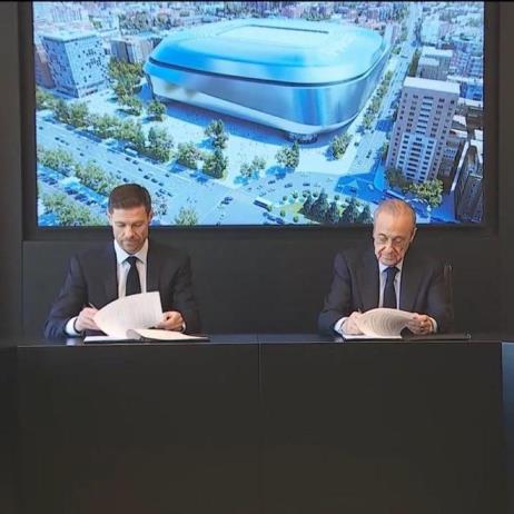 龍哥正式加盟皇馬 阿隆索簽約并參觀榮譽(yù)室與弗洛倫蒂諾握手