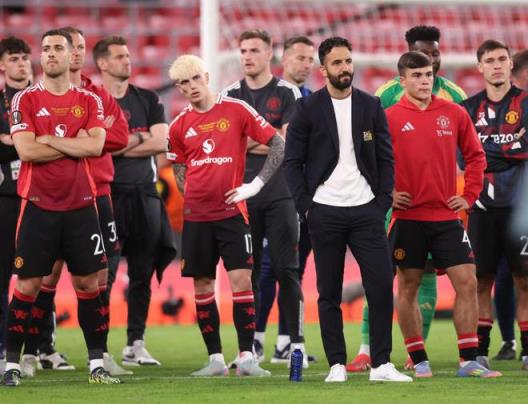 曼聯(lián)遭遇地震級重建，全隊(duì)可賣7人遭通牒離隊(duì)