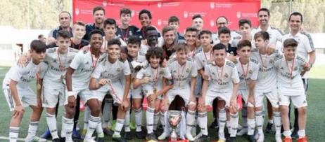 阿隆索首日?qǐng)?zhí)教皇馬，走進(jìn)青訓(xùn)營(yíng)更衣室與新隊(duì)員見(jiàn)面