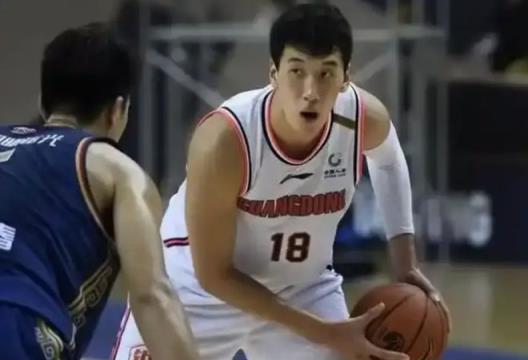 下午2點(diǎn)，廣東男籃更替風(fēng)暴來襲，CBA神射手或被清洗，新東家已揭曉