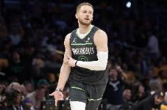 迪文岑佐外線神準(zhǔn)11中7砍21分5助1斷引領(lǐng)球隊(duì)進(jìn)攻