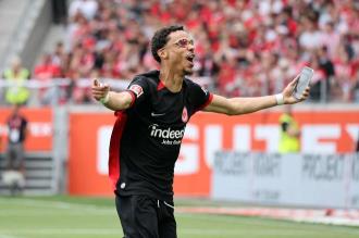 德天空：切爾西欲求埃基蒂克，法蘭克福堅(jiān)持1億歐報(bào)價(jià)