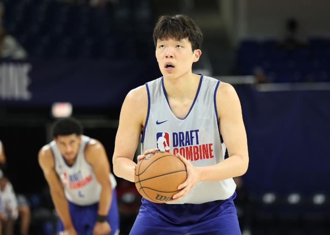 楊瀚森NBA選秀模擬：第33順位被黃蜂選中，前景無限向首輪邁進