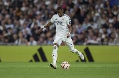 德天空：沙特球隊(duì)有意簽下阿拉巴，球員或考慮轉(zhuǎn)會并會與阿隆索討論未來