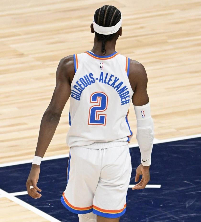 亞歷山大分區(qū)決賽砍40分9板10助，成為第五位達成此成就的球員