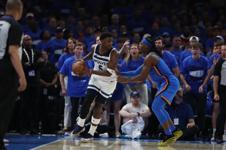 愛德華茲：雷霆戰(zhàn)術助力，我與隊友狀態(tài)良好無壓力