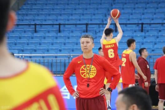 中國(guó)男籃亞洲杯12人名單預(yù)測(cè)：三大中鋒齊出，孫銘徽或再次無(wú)緣名單