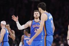 雷霆首節(jié)積極拼搶前場籃板，搶下6個森林狼僅2個