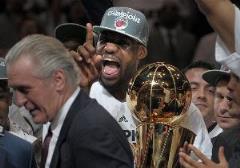 韋德：詹姆斯找不到餅干后像5歲小孩一樣推牌離開