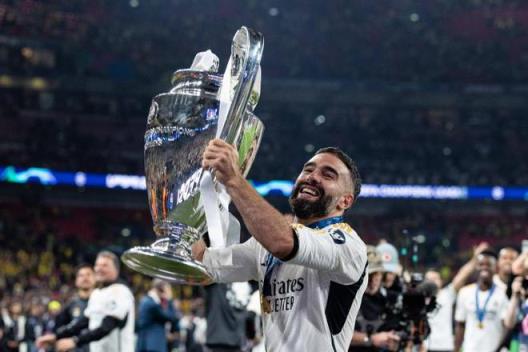 卡瓦哈爾獲獎(jiǎng)，馬德里大區(qū)主席稱其歐冠獎(jiǎng)杯勝過整個(gè)巴薩隊(duì)史