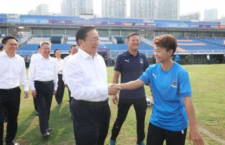 湖北日?qǐng)?bào)：省委書(shū)記賀武漢女足首奪女足亞冠冠軍