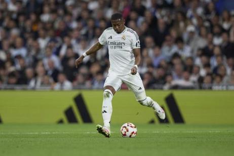 德天空：沙特球隊(duì)有意簽下阿拉巴，球員或考慮轉(zhuǎn)會并討論未來