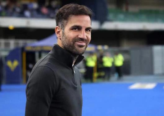 斯基拉：意甲頂級俱樂部有意簽下小法，科莫希望大幅漲薪留住球員