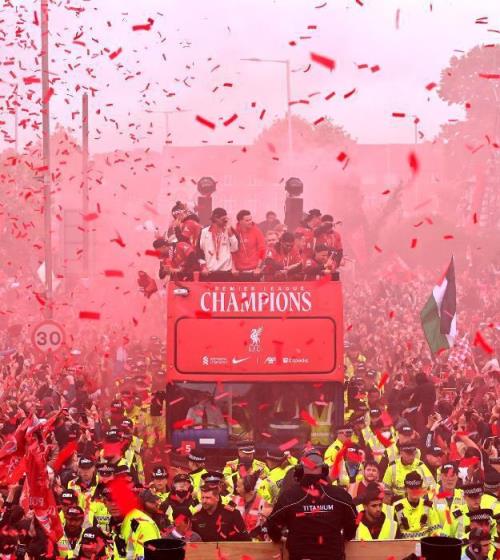 利物浦奪冠慶典悲劇發(fā)生！男子駕車沖撞人群27人送醫(yī)