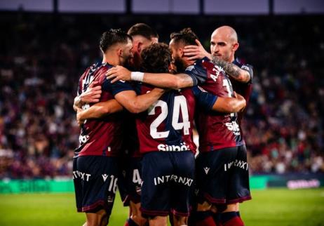 讀秒絕殺+提前升級(jí)！西甲首支升班馬誕生：117年老牌時(shí)隔3年回歸